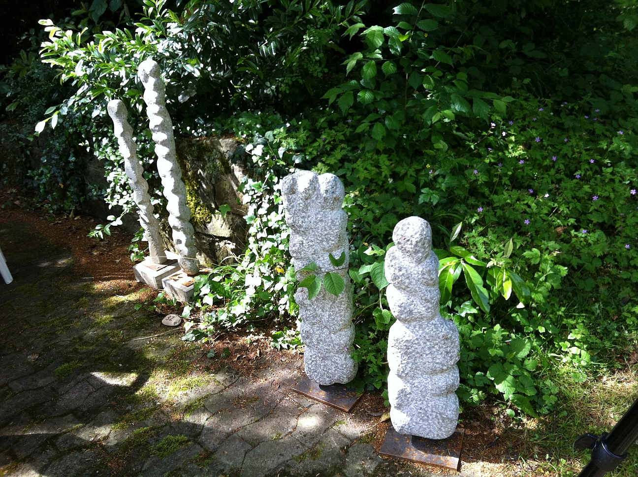 Skulpturen im Garten Werkstatt-Laden